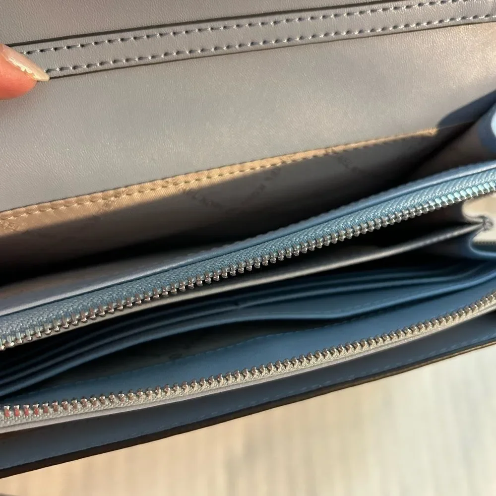 Michael Kors Jet Set Light Blue Large Leather Crossbody Bag - Picture 8 of 16